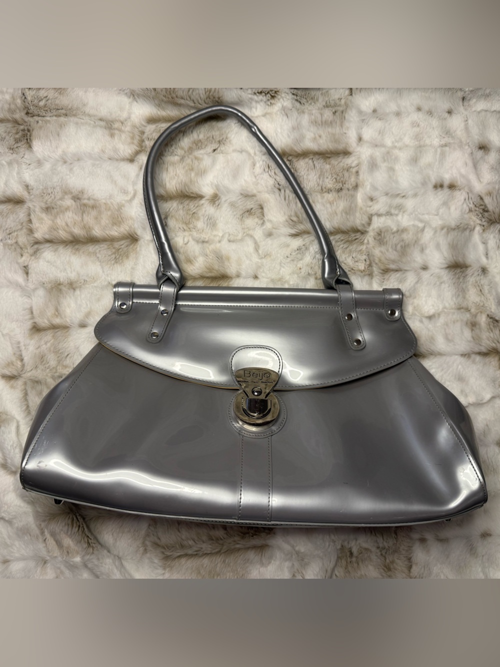 Silver Beijo bag satchel with magnetic clasp